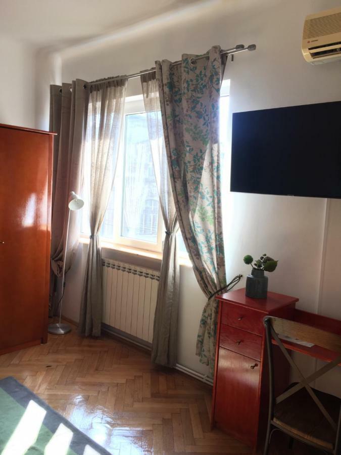 Vintage Apartment Bukarest Exteriör bild